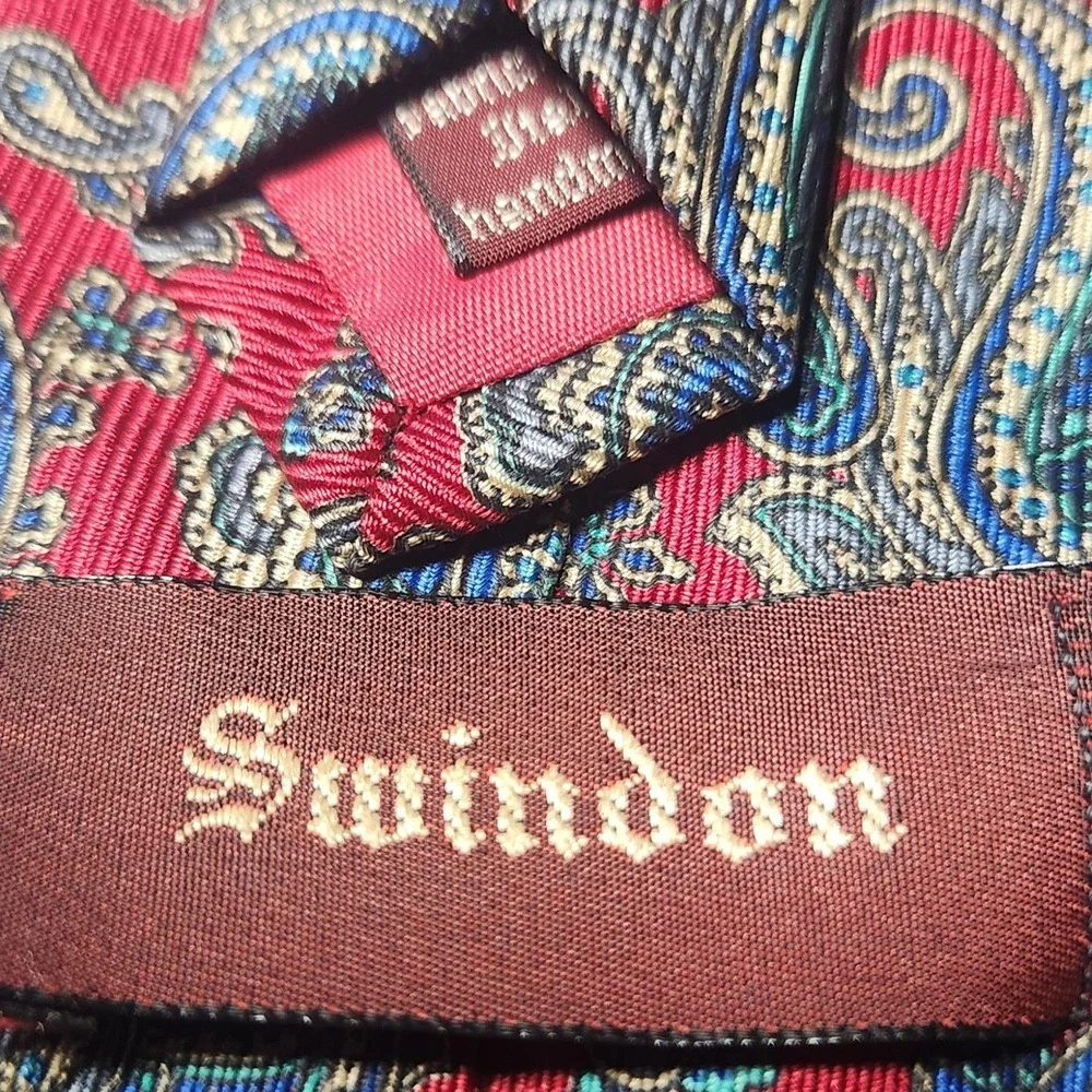 Vintage SWINDON Silk Tie Mens Red Multicolor Paisley Designer Necktie Made in US